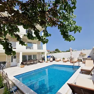 villa-anita-sveti-filip-i-jakov.hotelinzadar.com/